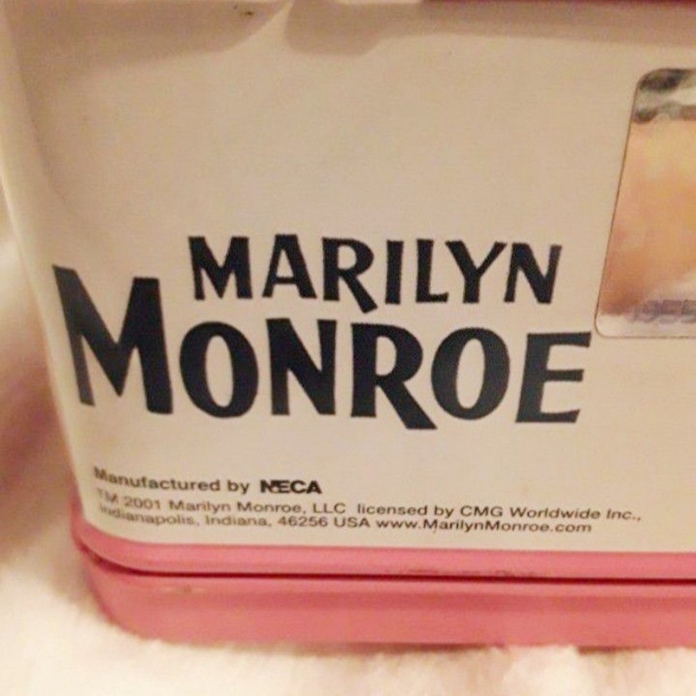 Marilyn Monroe Limited Edition Collector's Tin Lunchbox With Thermos - Picture 5 of 6
